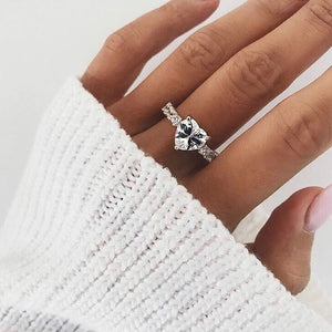 Heart-shaped zircon ring
